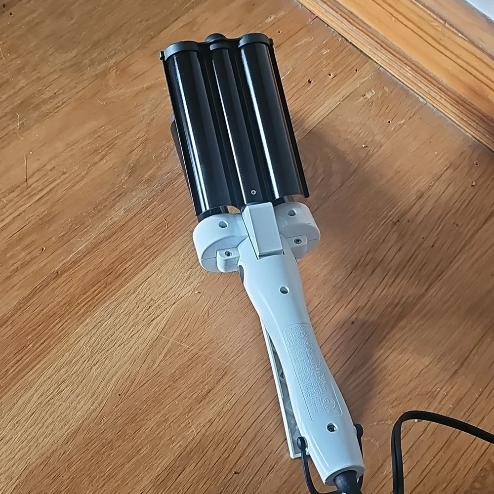 Revlon Three Barrel Ceramic Tourmaline Curling Iron Hair Waver - Picture 7 of 9